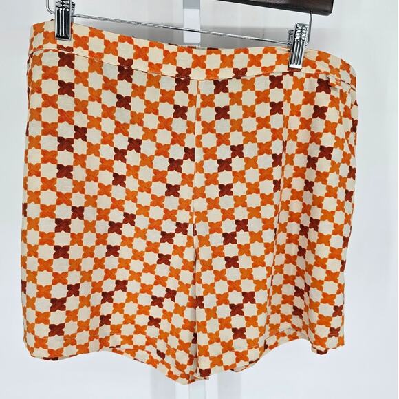 Tilley Anthropologie Womens Sz XL Tech Slk Shorts Orange Mod Print Silk - Picture 1 of 4